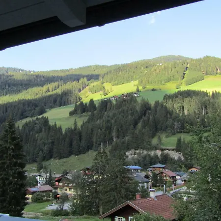 Heiss *